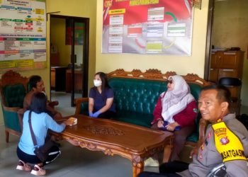 Diduga Depresi Seorang Pria Bakar Motor dan Rusak Rumah, Polsek Kahayan Hilir Cepat Amankan Warganya